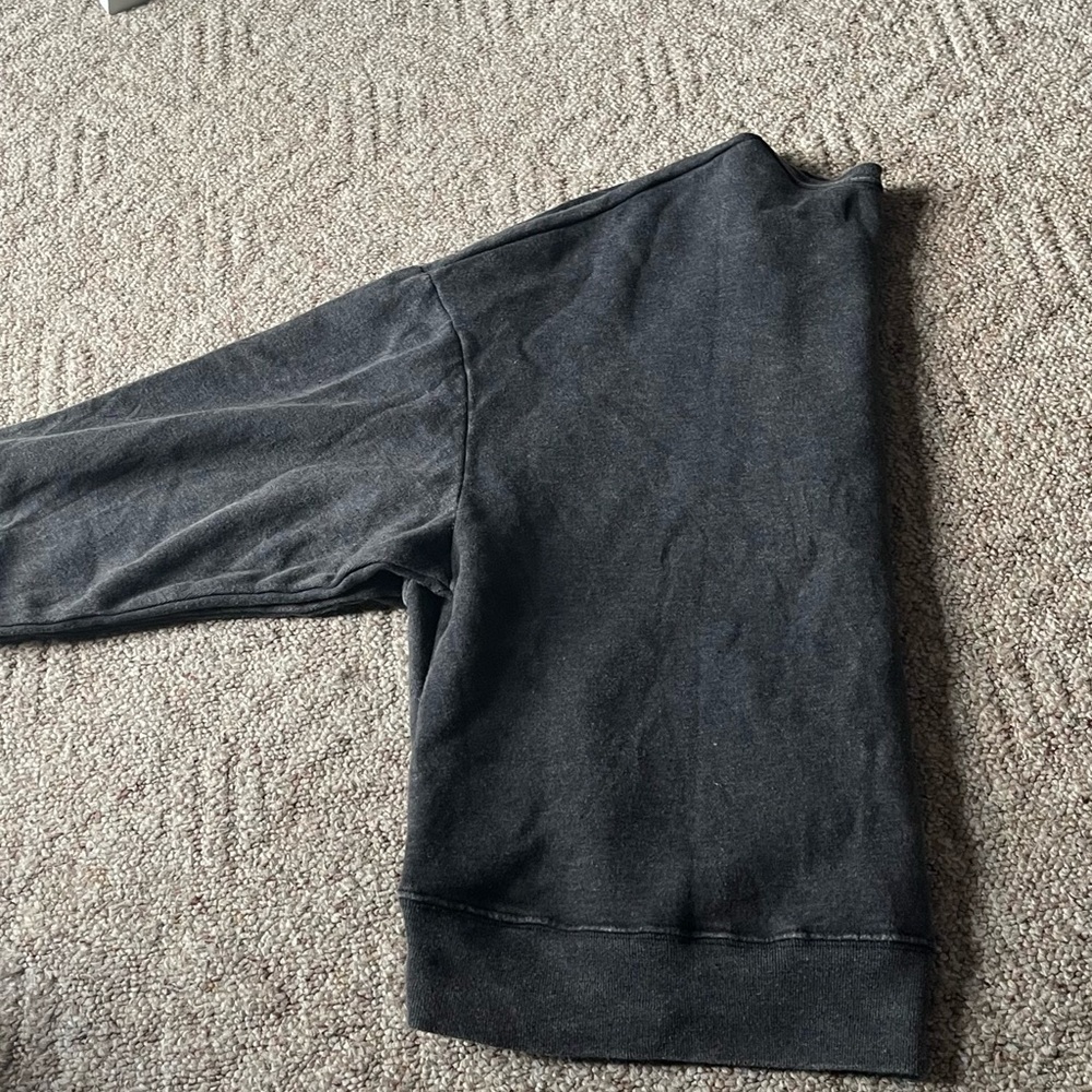 Hollister SIZE L LIGHT WEIGHT SWEATSHIRT